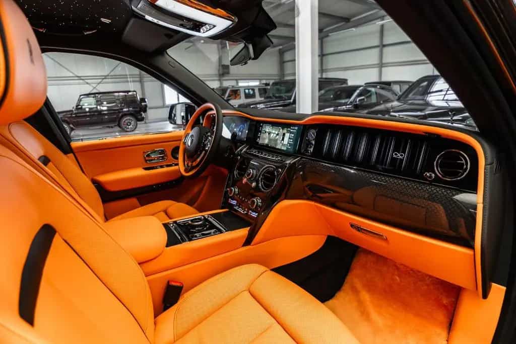 Rolls-Royce Cullinan Black Badge / PROD. 2026 / 4 Seats null-photo-18