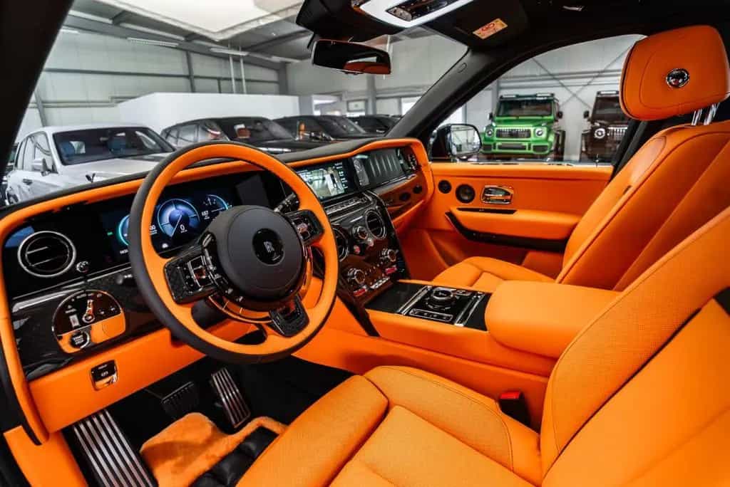 Rolls-Royce Cullinan Black Badge / PROD. 2026 / 4 Seats null-photo-2