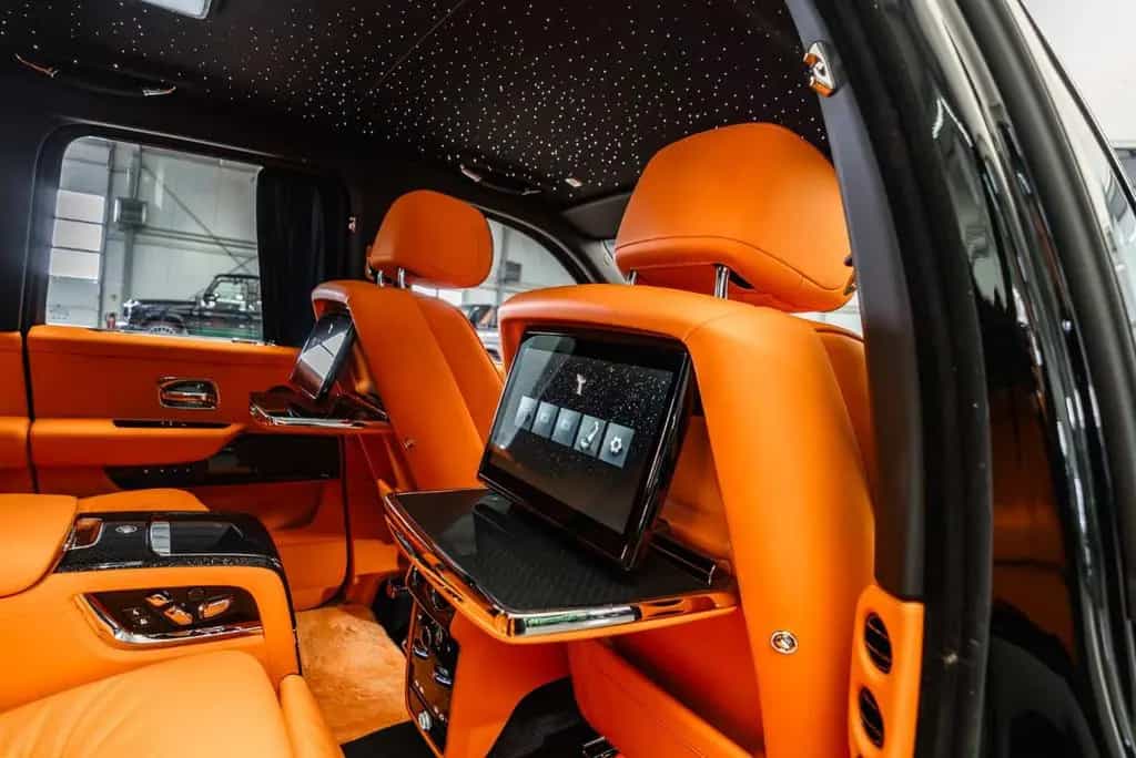 Rolls-Royce Cullinan Black Badge / PROD. 2026 / 4 Seats null-photo-3