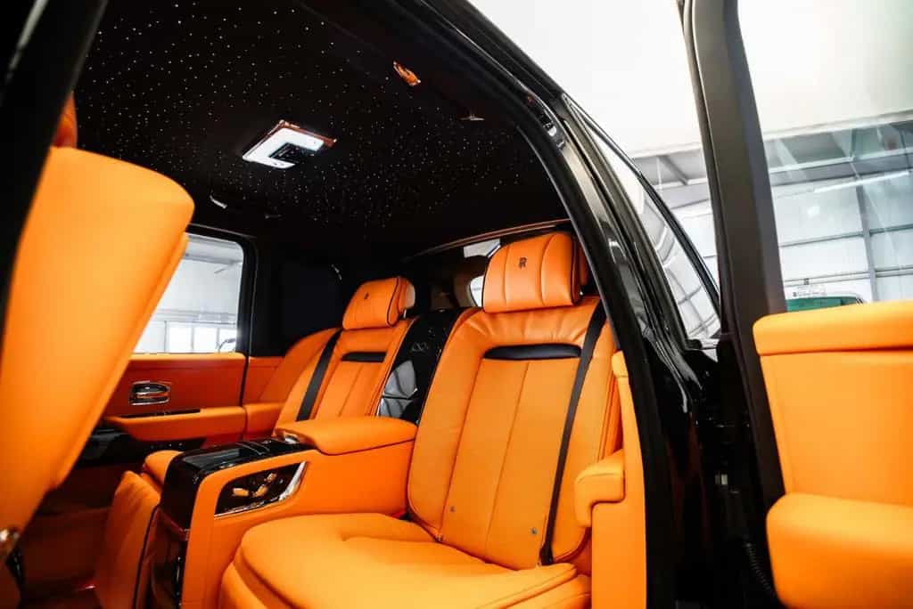 Rolls-Royce Cullinan Black Badge / PROD. 2026 / 4 Seats null-photo-4