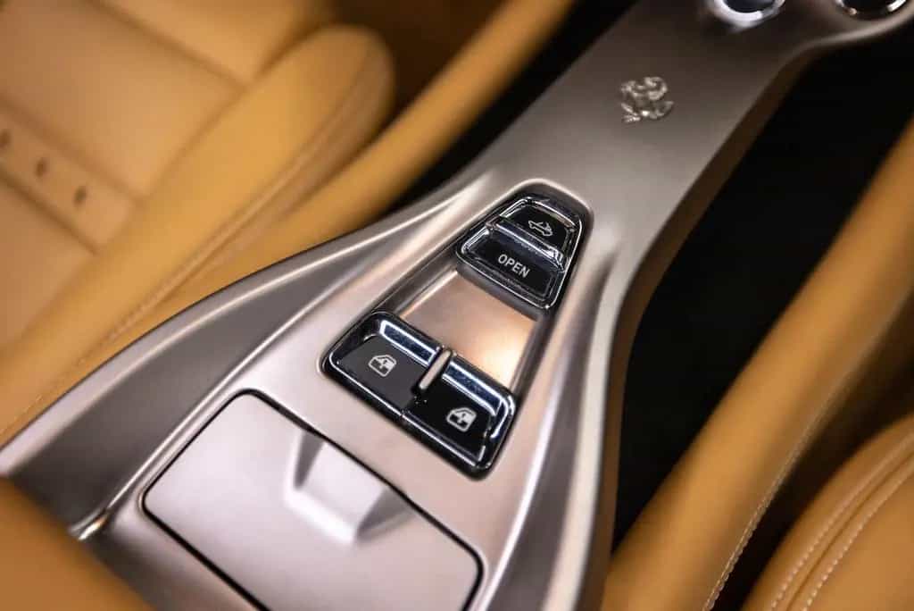 Ferrari California 4.3 V8 Dealer auto 12/2010-photo-23