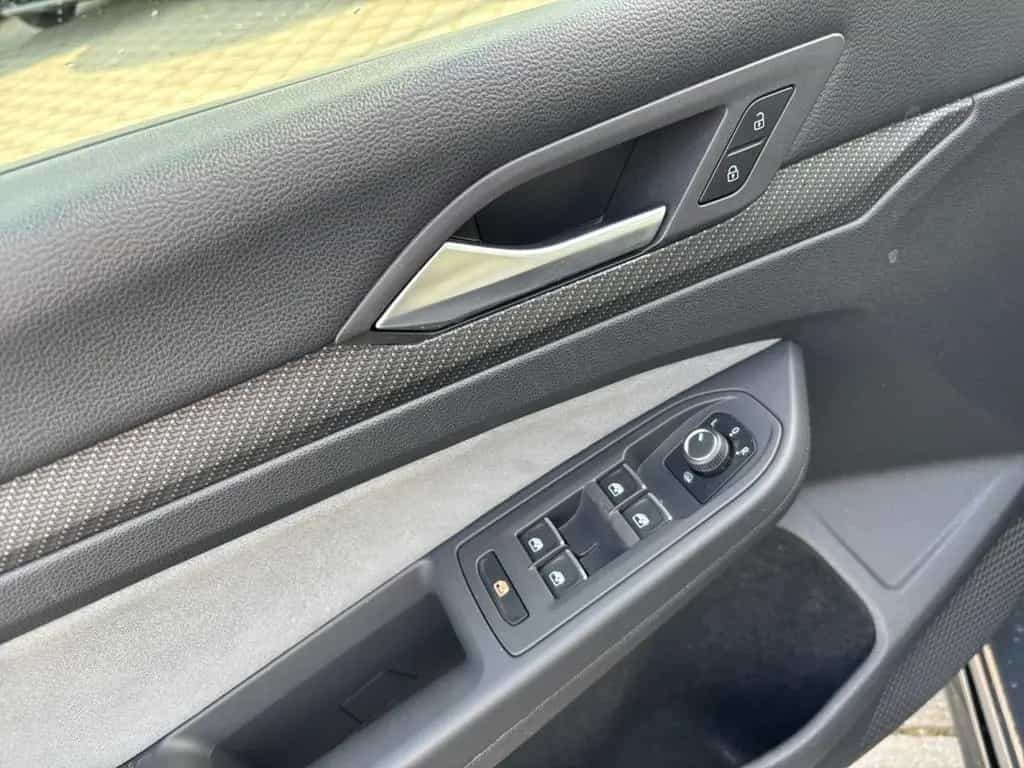 Volkswagen Golf Variant 2,0TSI DSG R-Line Kamera Navi LED S 01/2023-photo-13