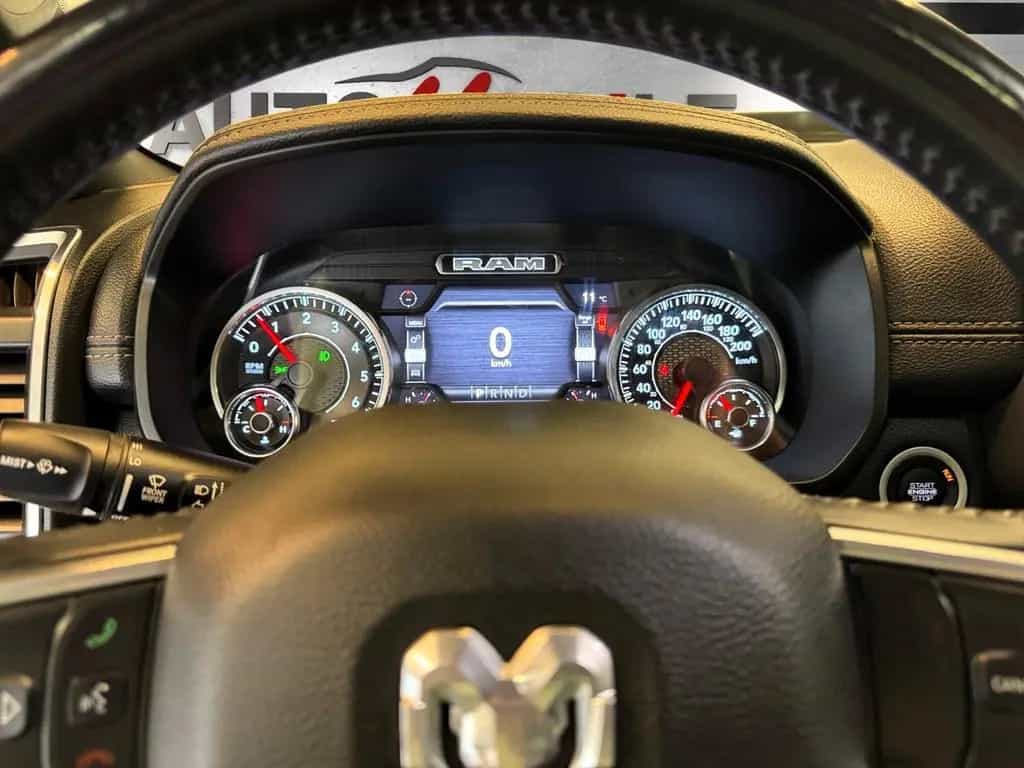 Dodge RAM 1500 5.7 Laramie 4x4 / Pano / Harman-Kardon 07/2022-photo-19