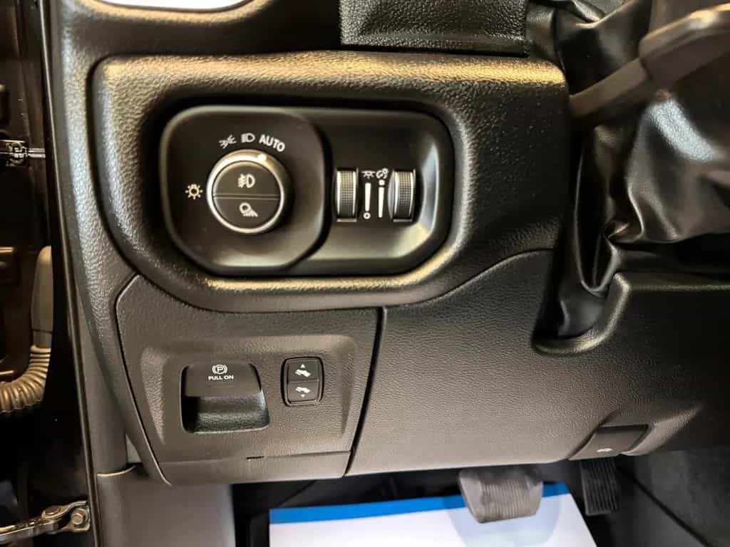 Dodge RAM 1500 5.7 Laramie 4x4 / Pano / Harman-Kardon 07/2022-photo-24