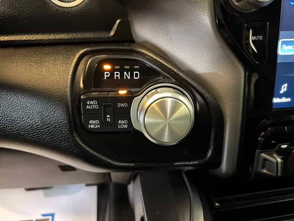 Dodge RAM 1500 5.7 Laramie 4x4 / Pano / Harman-Kardon 07/2022-photo-25