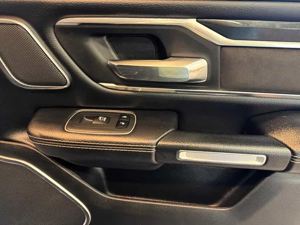 Dodge RAM 1500 5.7 Laramie 4x4 / Pano / Harman-Kardon 07/2022-photo-27