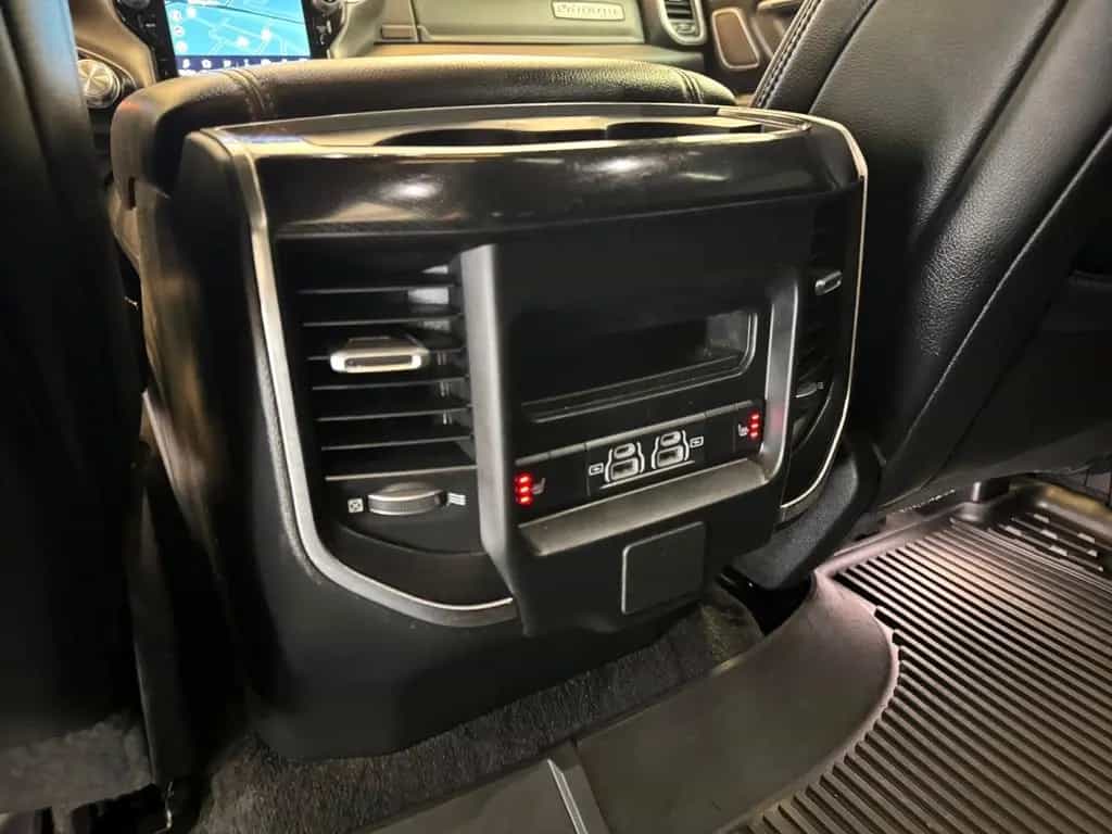 Dodge RAM 1500 5.7 Laramie 4x4 / Pano / Harman-Kardon 07/2022-photo-31