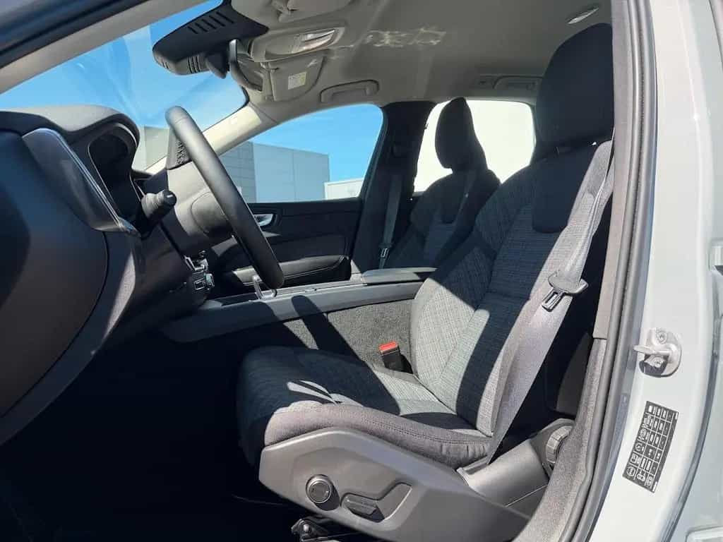 Volvo XC60 B4 Core 2WD 03/2024-photo-2