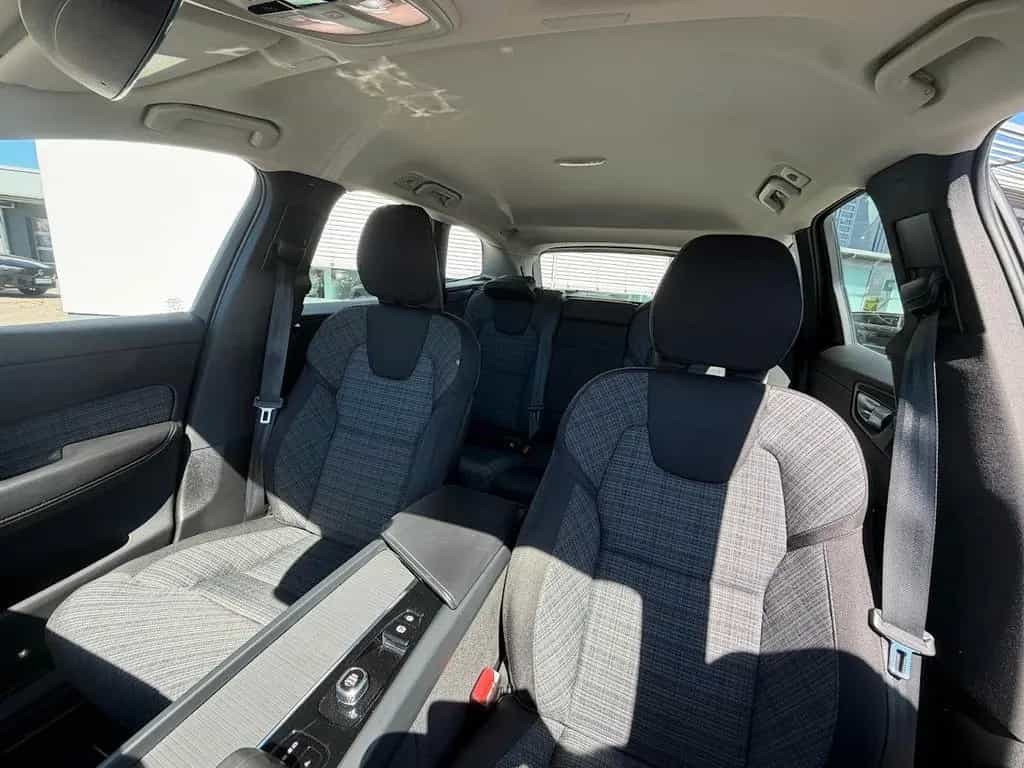 Volvo XC60 B4 Core 2WD 03/2024-photo-3