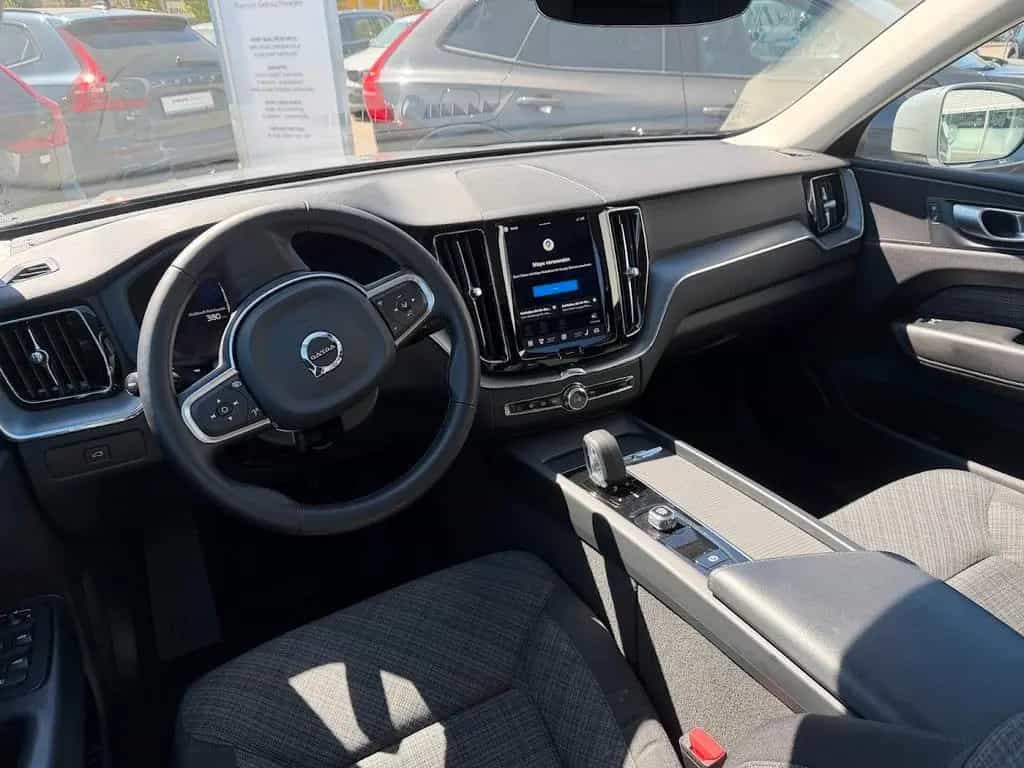 Volvo XC60 B4 Core 2WD 03/2024-photo-4