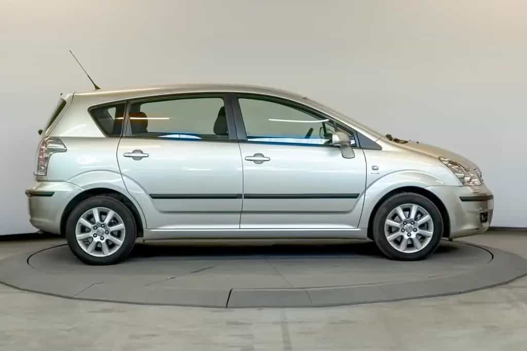 Toyota Corolla Verso 1.8 Executive Automatik AHK 7Sitz 11/2004-photo-5
