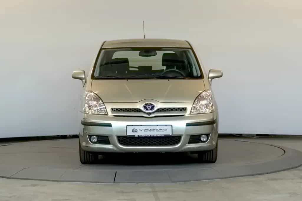 Toyota Corolla Verso 1.8 Executive Automatik AHK 7Sitz 11/2004-photo-7