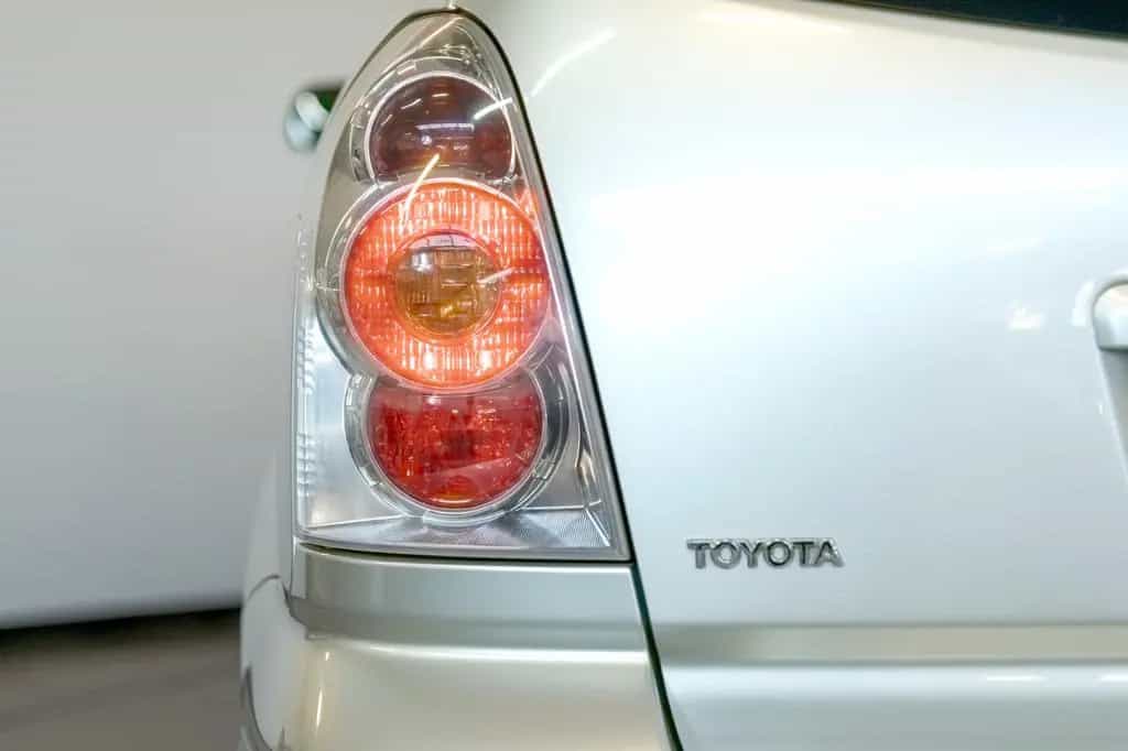 Toyota Corolla Verso 1.8 Executive Automatik AHK 7Sitz 11/2004-photo-8