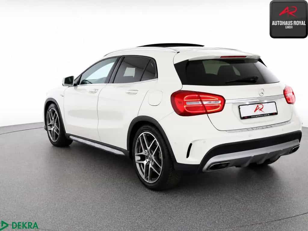 Mercedes-Benz GLA 45 AMG PERFORMANCE 4M PANO,KAMERA,KEYLESS 09/2016-photo-2