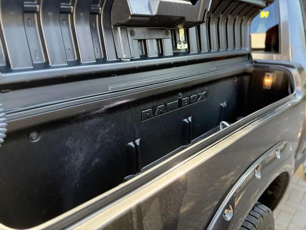 Dodge RAM 1500*5.7 V8*AHK*RAM BOX*Hoch & Breit* 07/2015-photo-22