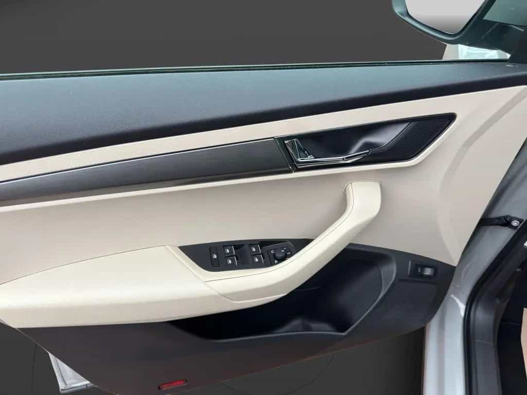 Skoda Karoq 1.5 TSI Style AHK LED Kessy SiHz Isofix 03/2019-photo-12