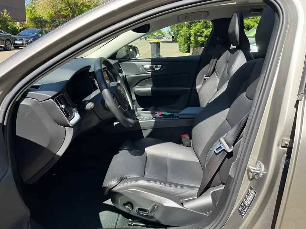 Volvo V60 Kombi T5, Leder, LED, PANORAMA 05/2019-photo-9