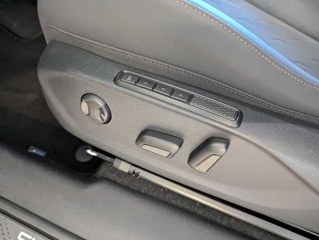 Cupra Terramar 1.5 eTSI Sennheiser Edge-Paket HUD 19" 12/2025-photo-18