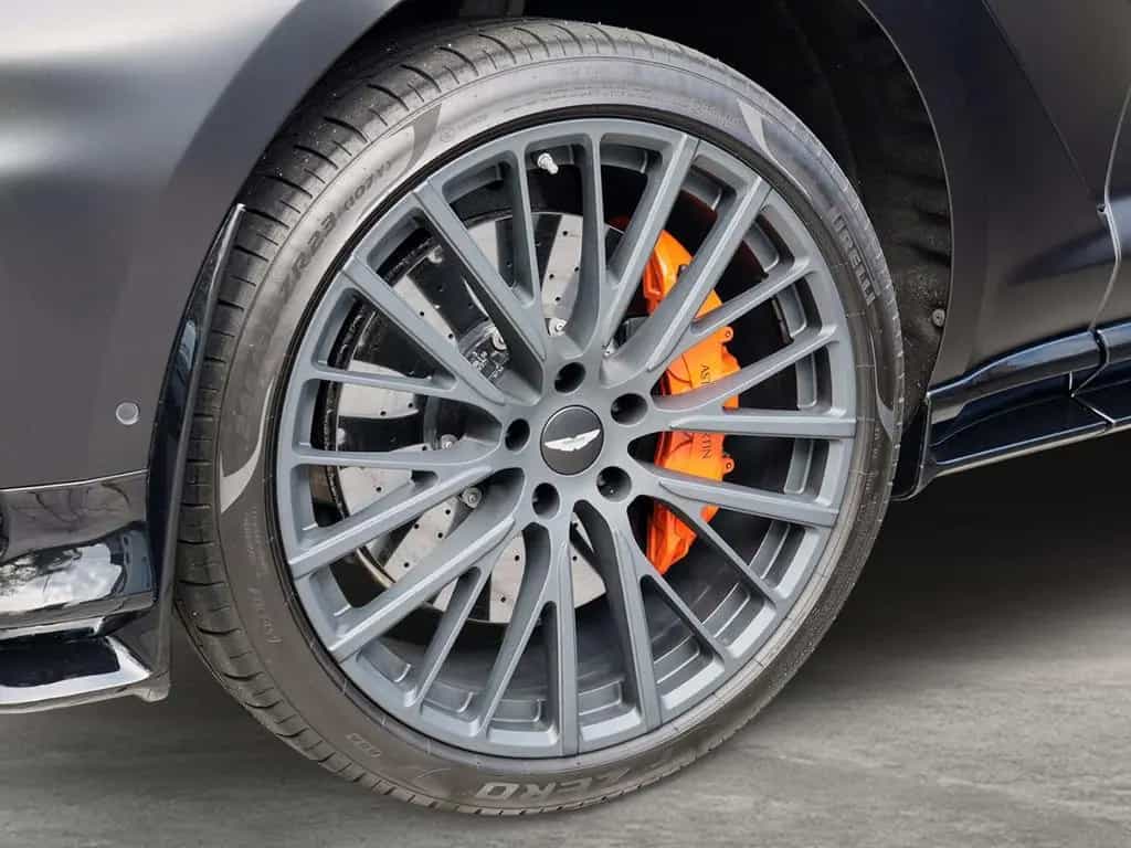 Aston Martin DBX 707 Satin Onyx Black Californian Poppy 06/2023-photo-13