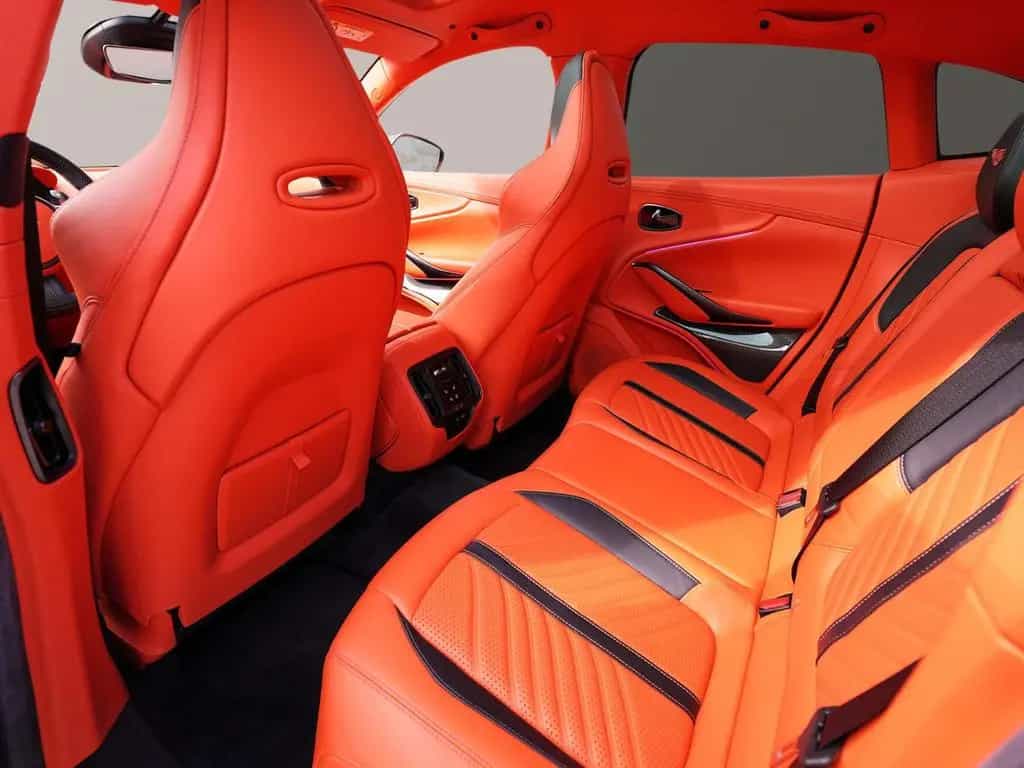 Aston Martin DBX 707 Satin Onyx Black Californian Poppy 06/2023-photo-31