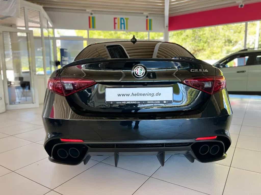 Alfa Romeo Giulia Quadrifoglio 2.9 V6 Bi-Turbo 06/2017-photo-10