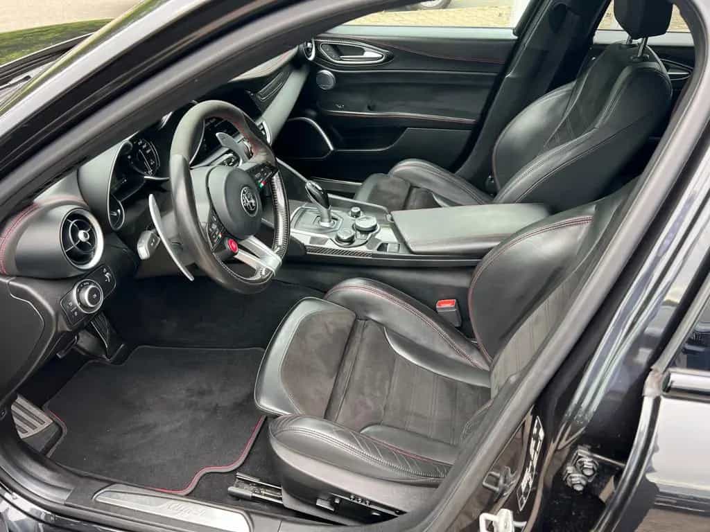Alfa Romeo Giulia Quadrifoglio 2.9 V6 Bi-Turbo 06/2017-photo-12