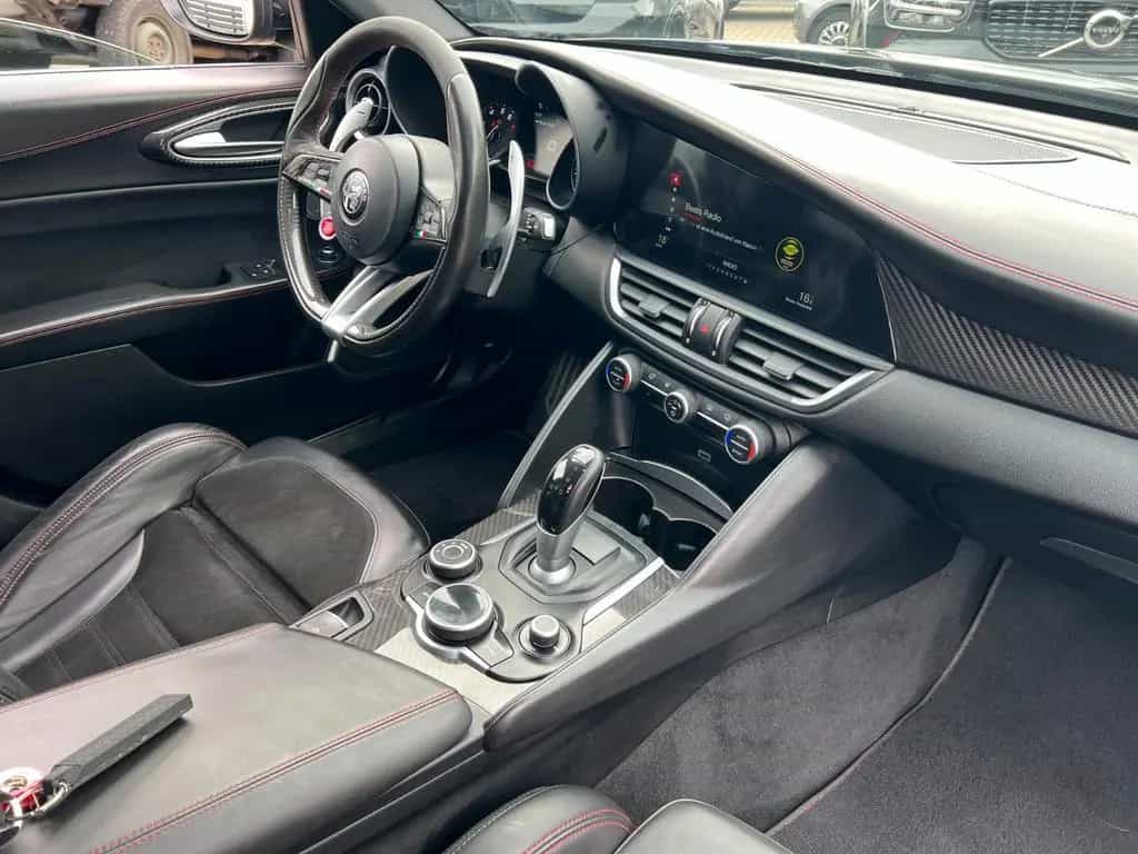 Alfa Romeo Giulia Quadrifoglio 2.9 V6 Bi-Turbo 06/2017-photo-13