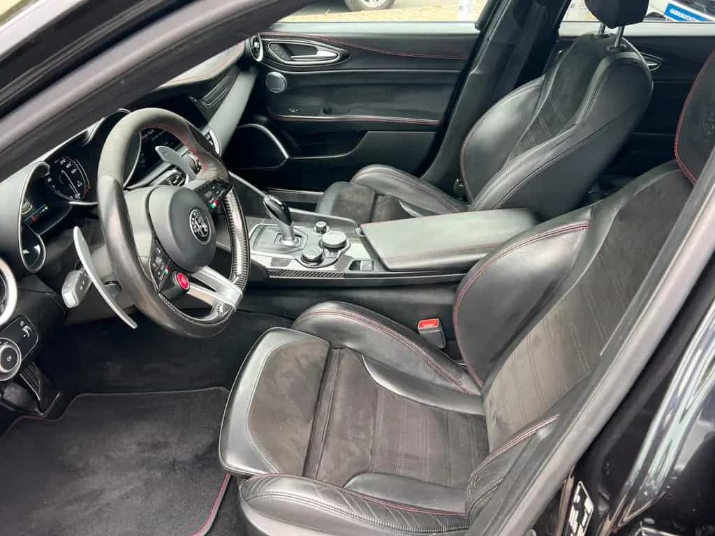 Alfa Romeo Giulia Quadrifoglio 2.9 V6 Bi-Turbo 06/2017-photo-18