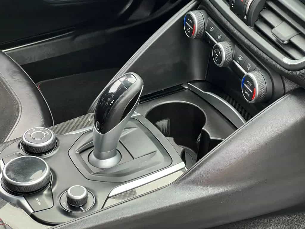 Alfa Romeo Giulia Quadrifoglio 2.9 V6 Bi-Turbo 06/2017-photo-21