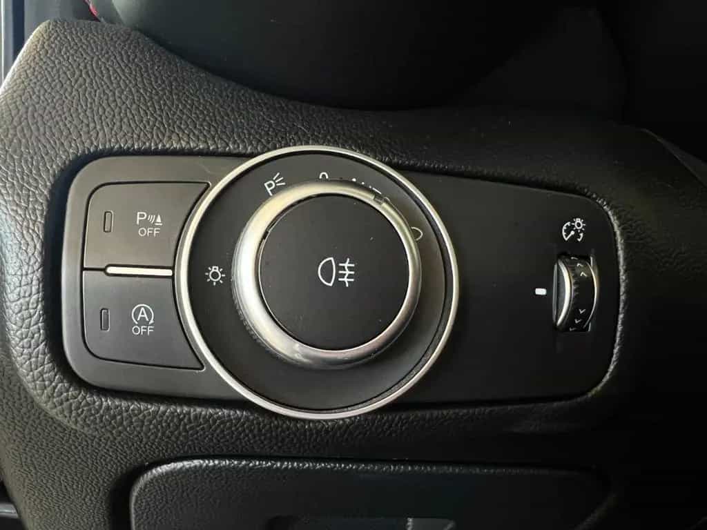 Alfa Romeo Giulia Quadrifoglio 2.9 V6 Bi-Turbo 06/2017-photo-22