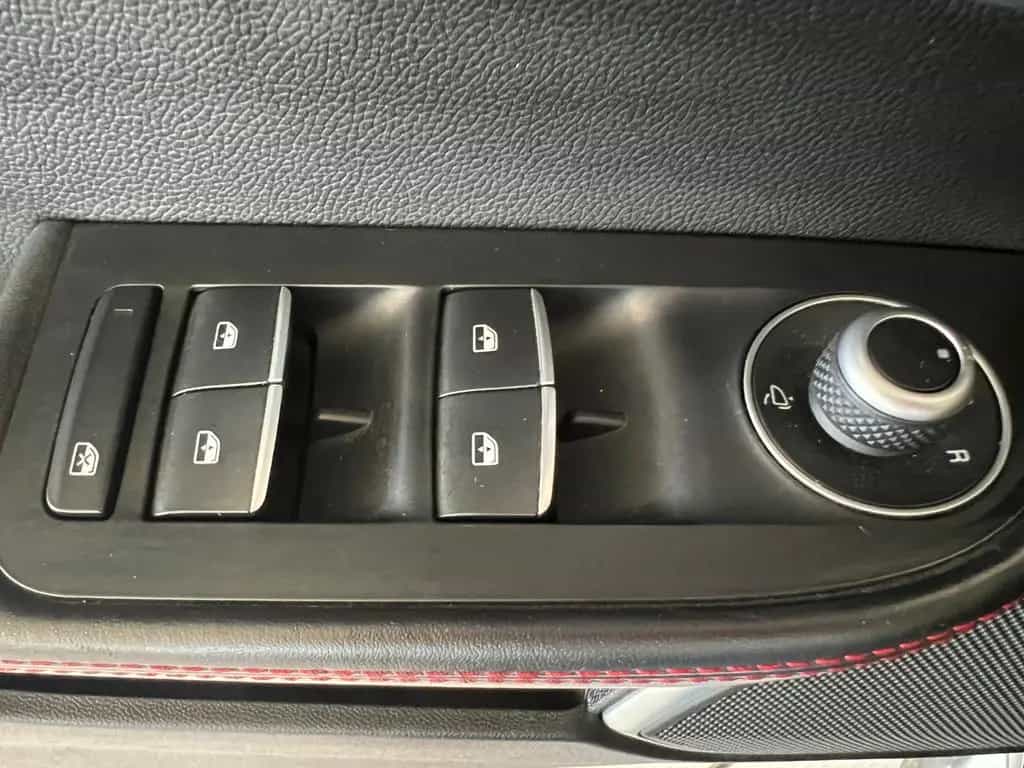 Alfa Romeo Giulia Quadrifoglio 2.9 V6 Bi-Turbo 06/2017-photo-24