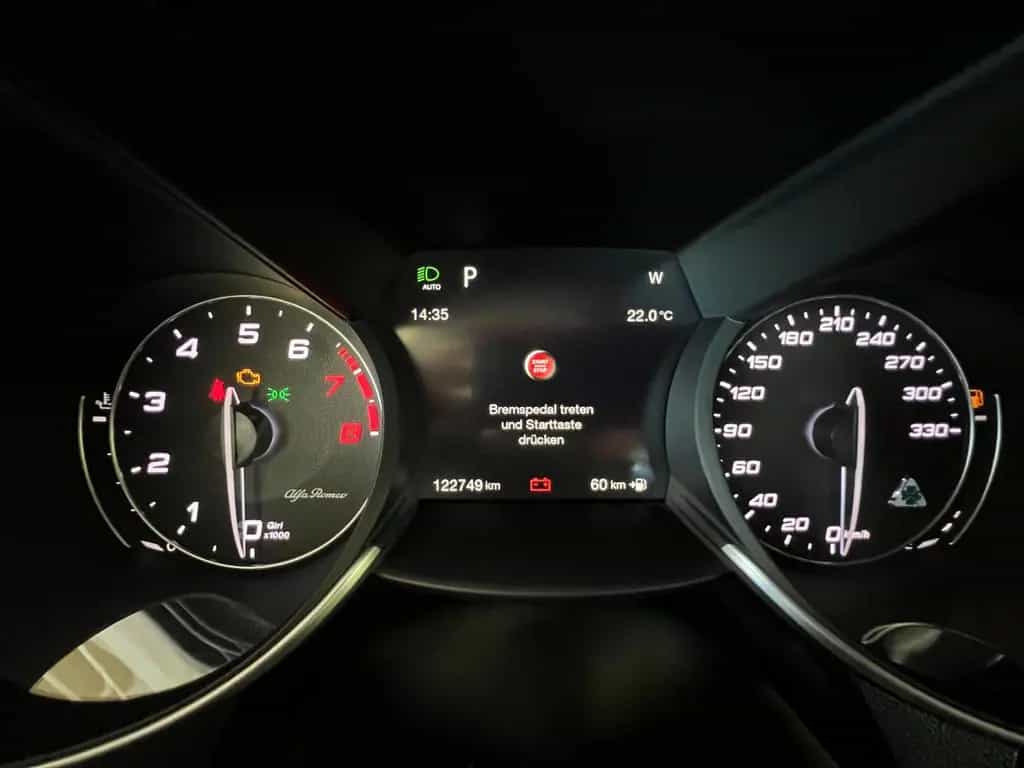 Alfa Romeo Giulia Quadrifoglio 2.9 V6 Bi-Turbo 06/2017-photo-26