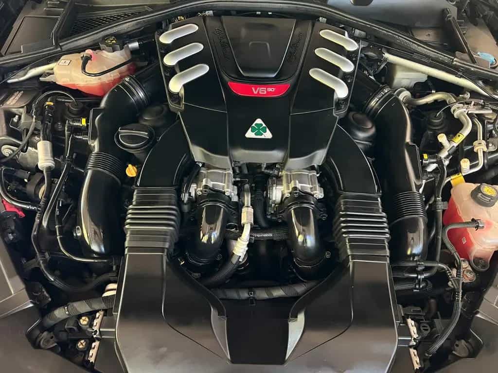 Alfa Romeo Giulia Quadrifoglio 2.9 V6 Bi-Turbo 06/2017-photo-29