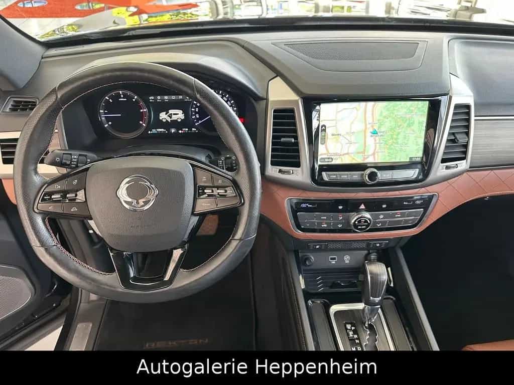 Ssangyong Rexton 2.2 Diesel e-XDi 220 Sapphire 4WD AT 11/2017-photo-17