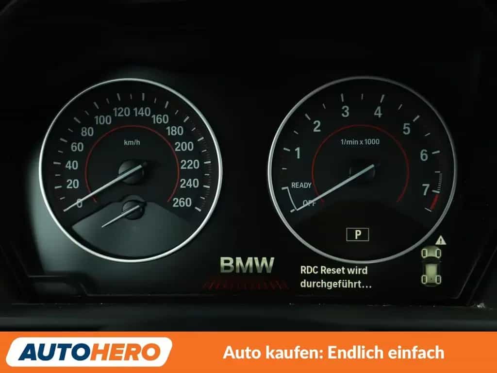BMW 125 1er 125i M Sport Aut.*NAVI*TEMPO*SHZ*PDC*LIM* 10/2016-photo-19