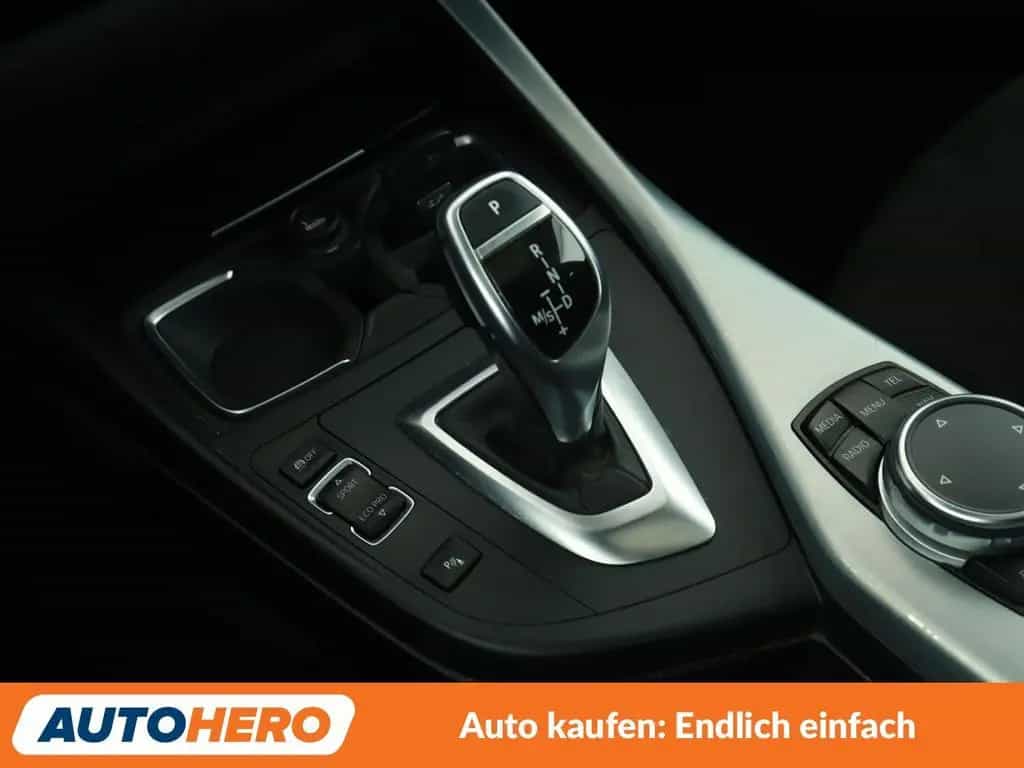 BMW 125 1er 125i M Sport Aut.*NAVI*TEMPO*SHZ*PDC*LIM* 10/2016-photo-23