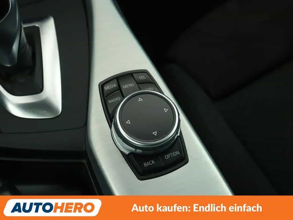 BMW 125 1er 125i M Sport Aut.*NAVI*TEMPO*SHZ*PDC*LIM* 10/2016-photo-24