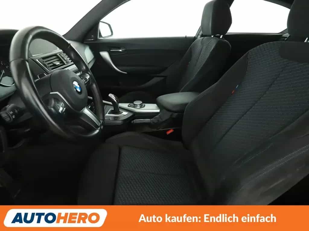 BMW 125 1er 125i M Sport Aut.*NAVI*TEMPO*SHZ*PDC*LIM* 10/2016-photo-9
