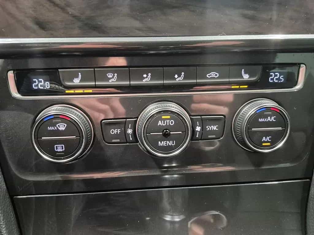 Volkswagen Golf VII LED/App-C./SHZ/Kam/ACC/AHK/16-LM 06/2017-photo-13