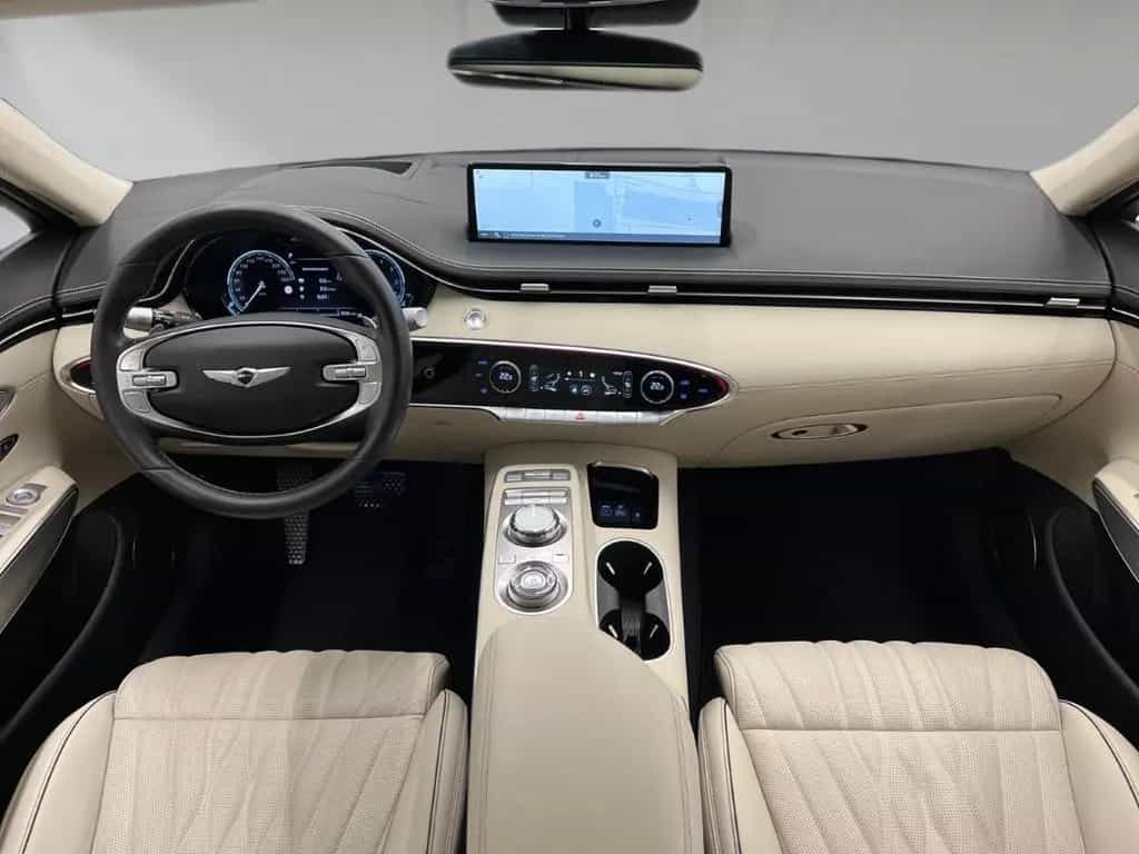 Genesis GV70 Luxus 4WD AD El. Panodach Memory Sitze LED 02/2025-photo-11
