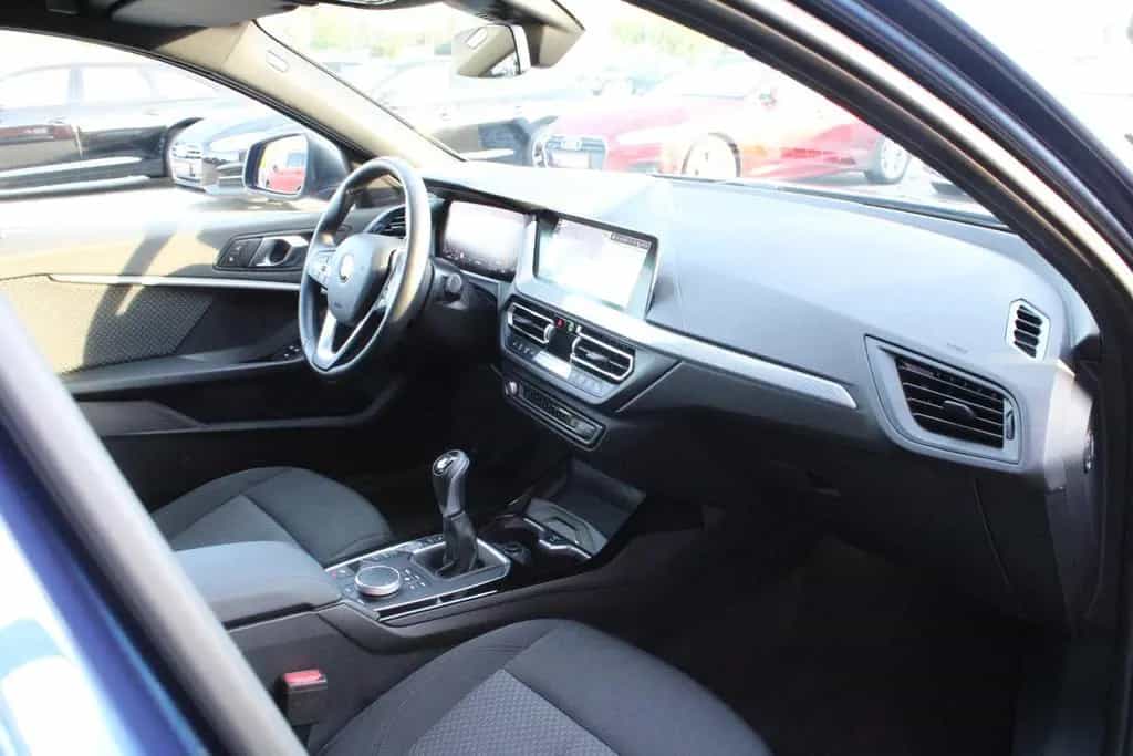 BMW 118 i *LIVE COCKPIT*LED*NAVI*PANORAMADACH*SHZ* 04/2021-photo-17