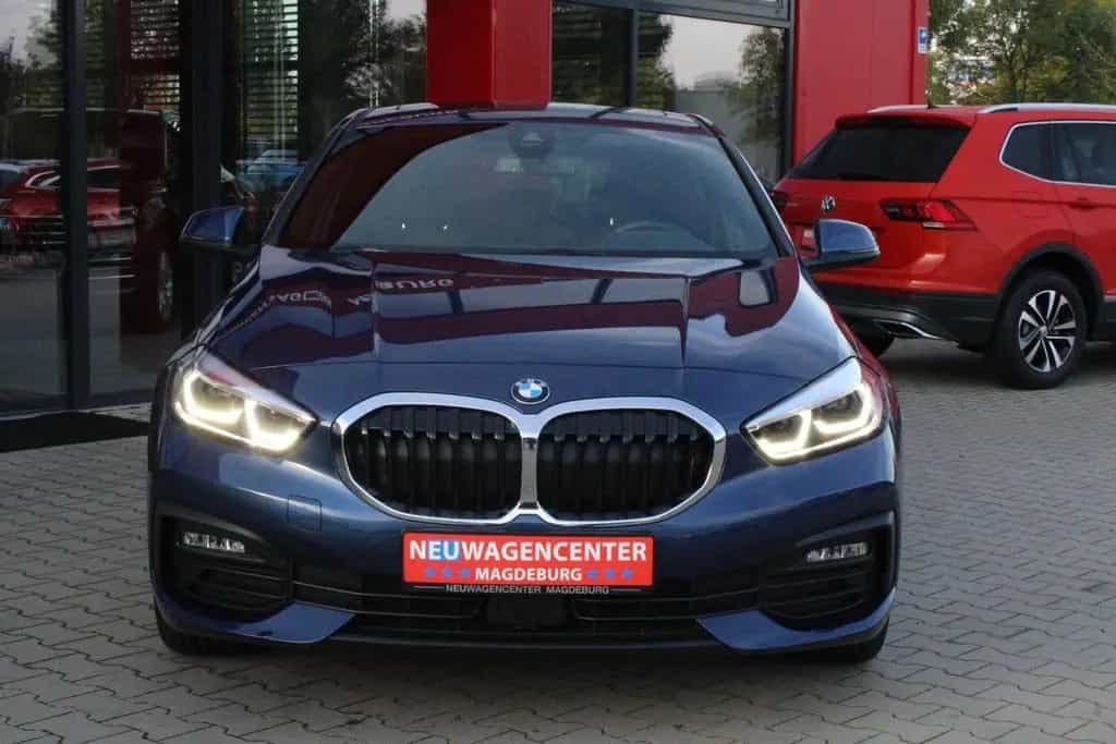 BMW 118 i *LIVE COCKPIT*LED*NAVI*PANORAMADACH*SHZ* 04/2021-photo-4