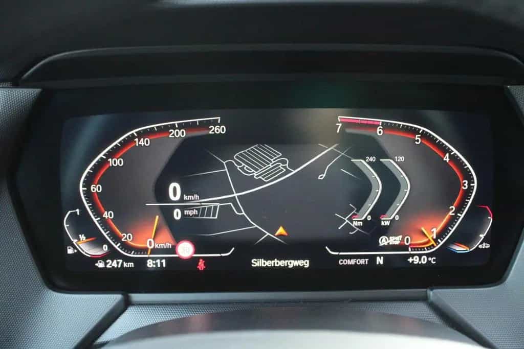 BMW 118 i *LIVE COCKPIT*LED*NAVI*PANORAMADACH*SHZ* 04/2021-photo-6