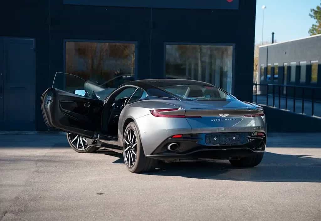 Aston Martin DB11 5.2 V12 - Launch edition - 1/1000 12/2016-photo-1