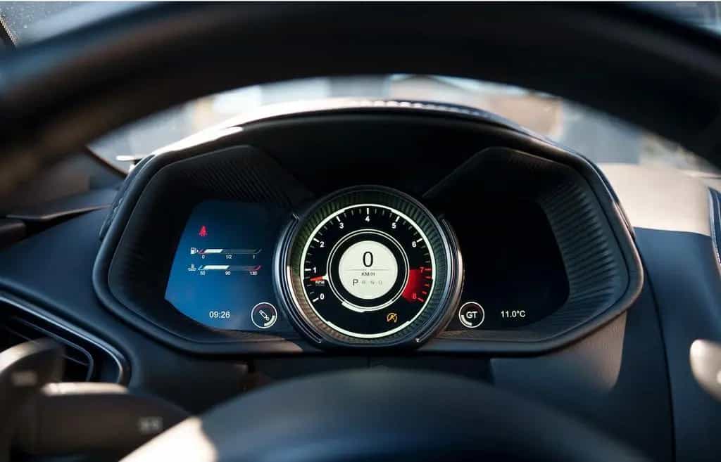 Aston Martin DB11 5.2 V12 - Launch edition - 1/1000 12/2016-photo-10