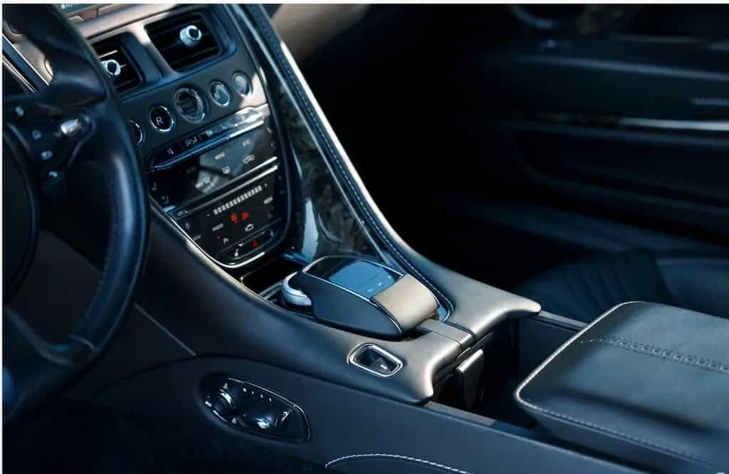 Aston Martin DB11 5.2 V12 - Launch edition - 1/1000 12/2016-photo-13