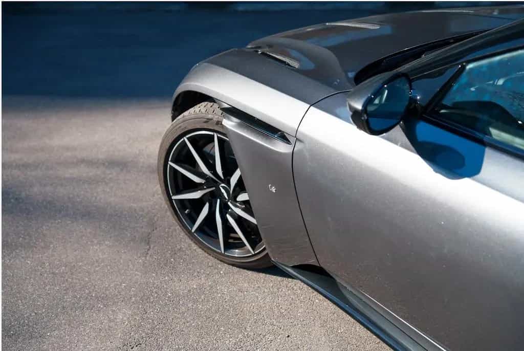 Aston Martin DB11 5.2 V12 - Launch edition - 1/1000 12/2016-photo-4