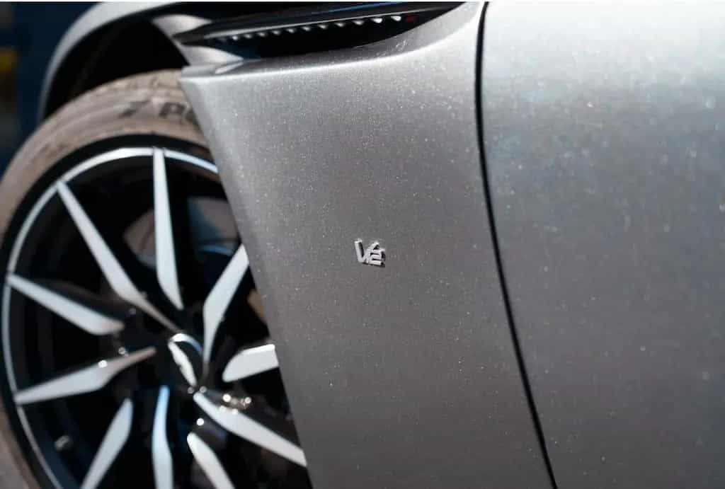 Aston Martin DB11 5.2 V12 - Launch edition - 1/1000 12/2016-photo-5