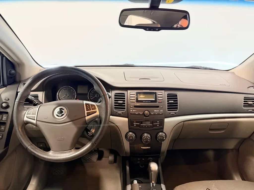 Ssangyong Korando 2.0 e-XDi 175 CV 2WD MT C 02/2012-photo-9