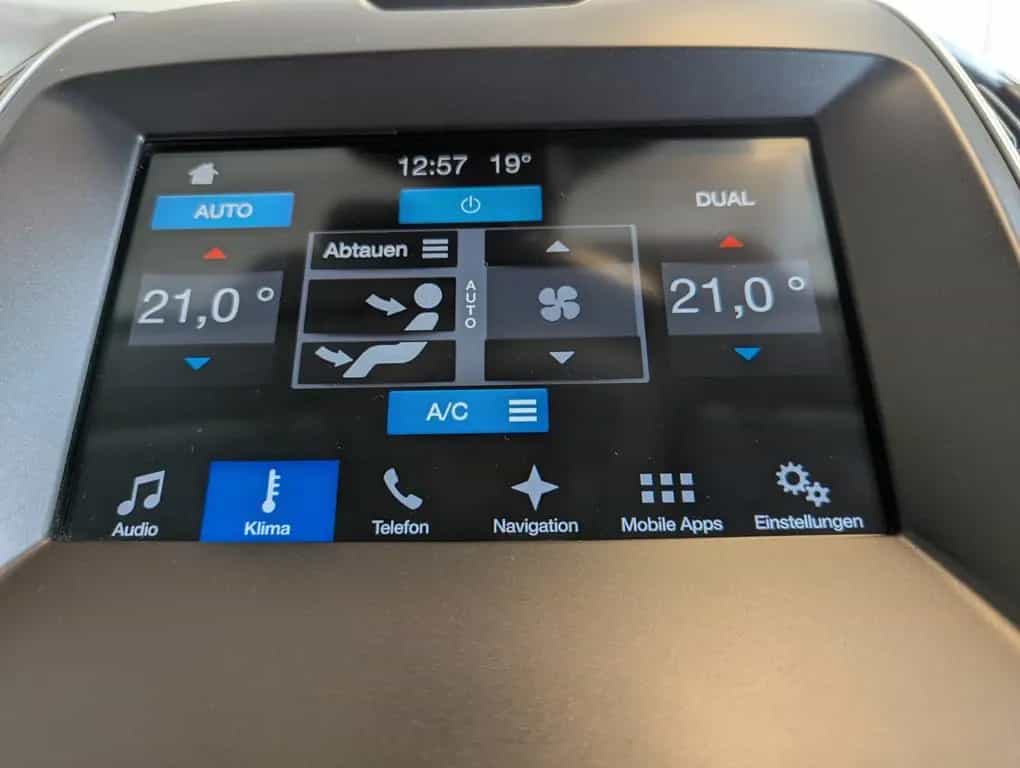 Ford S-Max 2.0 TDCi Titanium Pano Kamera LED Leder 07/2017-photo-33